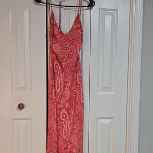 Chic Paisley Maxi Dress in Pink